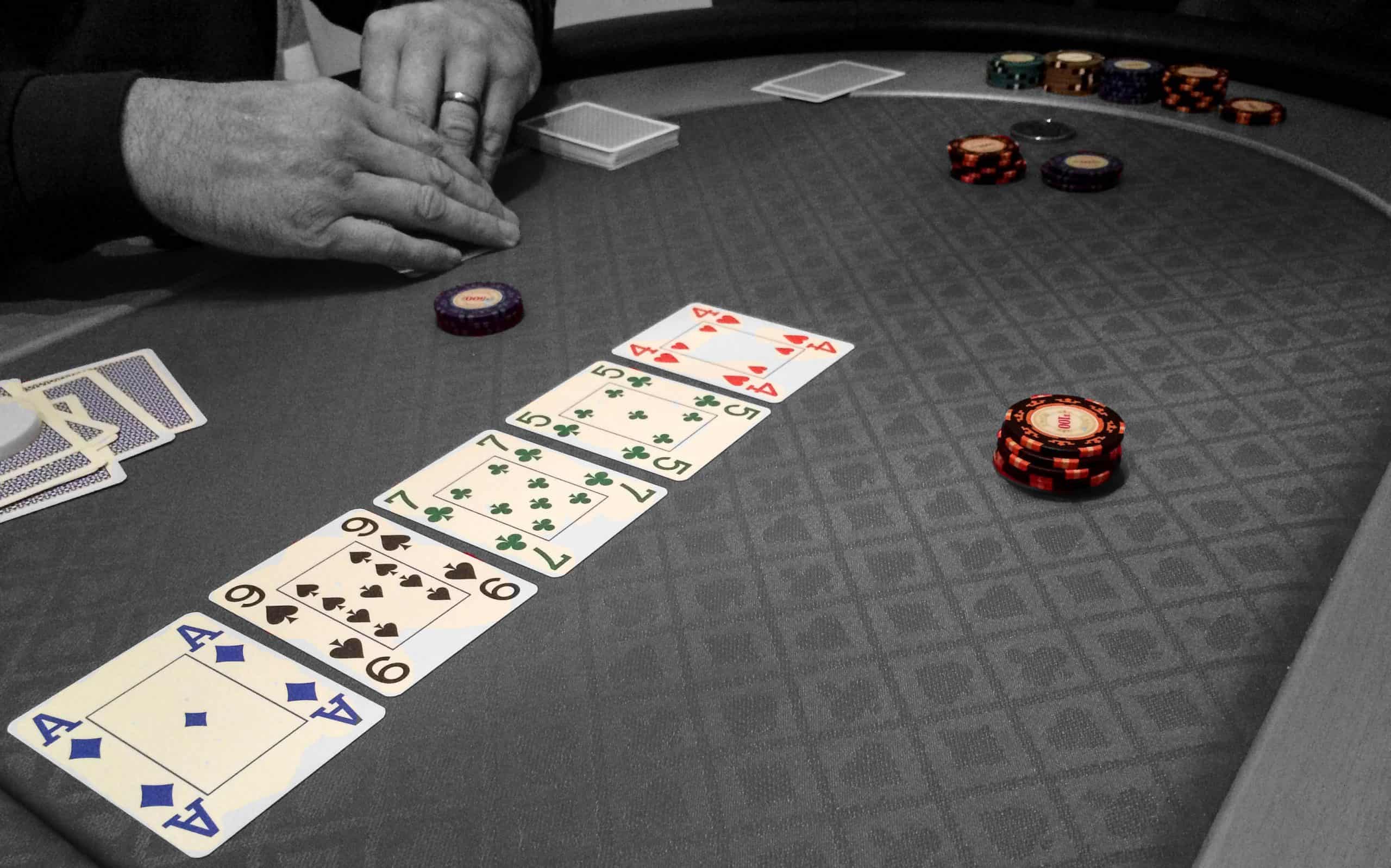 Học hỏi những cách chơi chiến đấu thủ lúng túng từ những cao thủ cho Poker hàng đầu