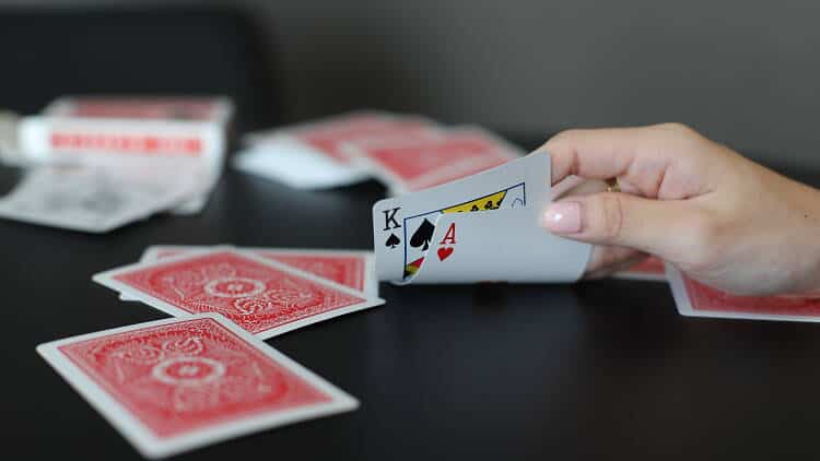 Liệu con đường đến đỉnh vinh quang của game Poker có dễ dàng như lời đồn?