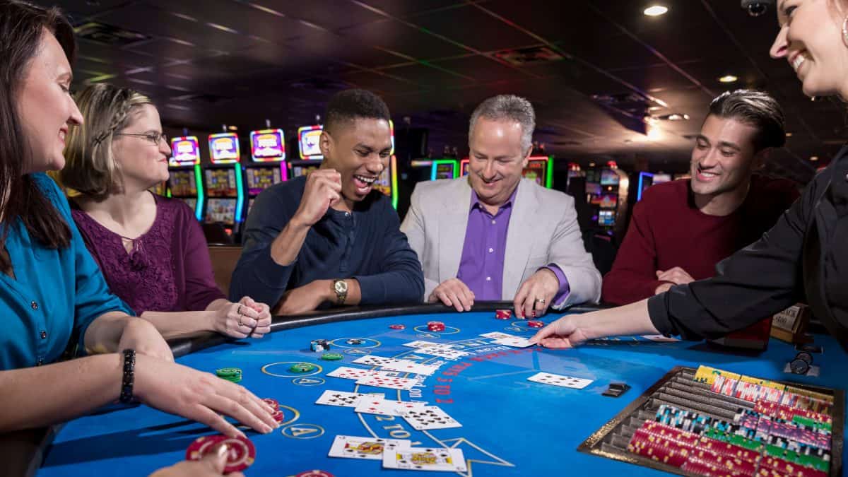 Những luật định không thể thiếu trong chơi bài Blackjack casino