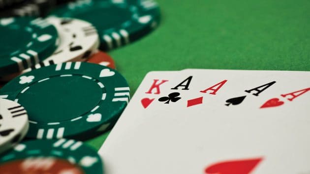 Choi game bai Poker ruoc loc ve nha nam 2022